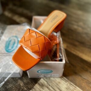 NEW in box Soda Sandals